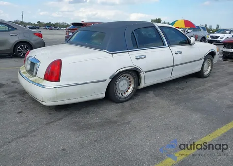 2001 Lincoln Town Car Executive z USA, uszkodzony, nr VIN 1LNHM81W61Y661331